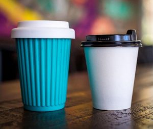 coffee cups with lids